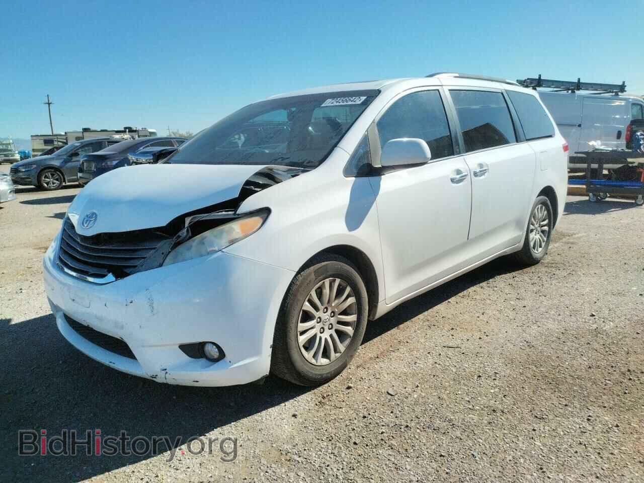 Photo 5TDYK3DC1BS065247 - TOYOTA SIENNA 2011
