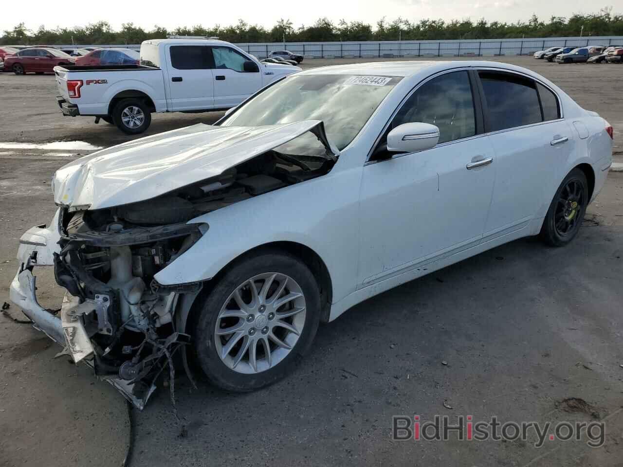 Photo KMHGC46EX9U040748 - HYUNDAI GENESIS 2009