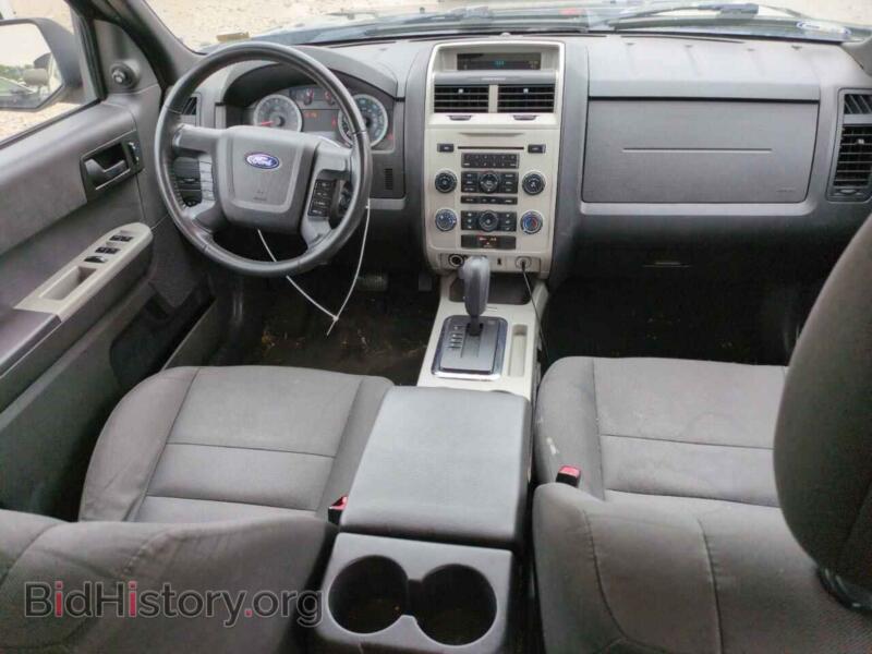 2010 Ford ESCAPE (VIN 1FMCU0DG3AKD32671) — photo 8 of 13