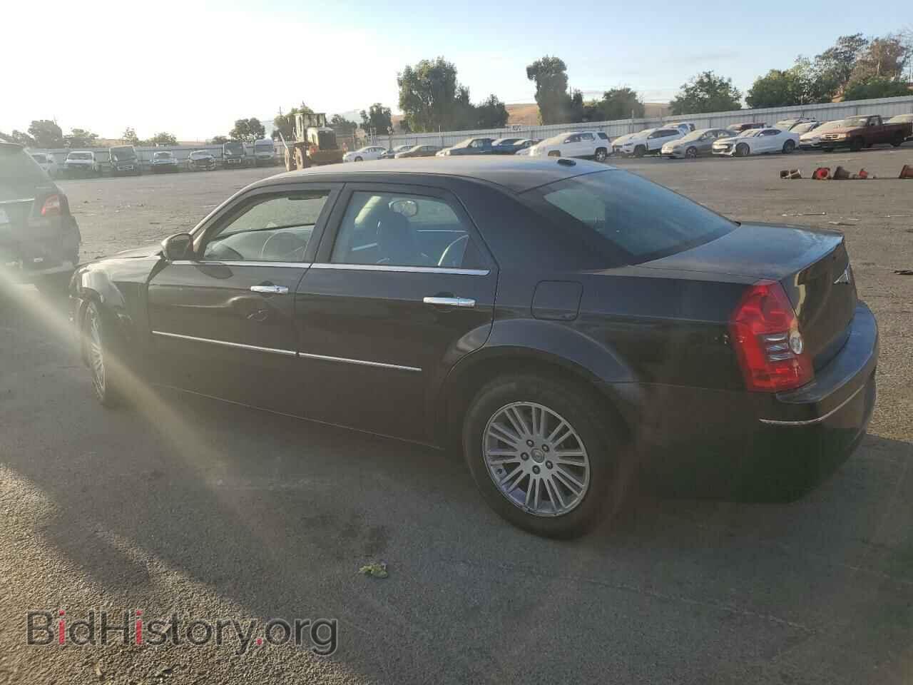 2010 CHRYSLER 300 - VIN: 2C3CA5CV4AH234674 - Фото 2