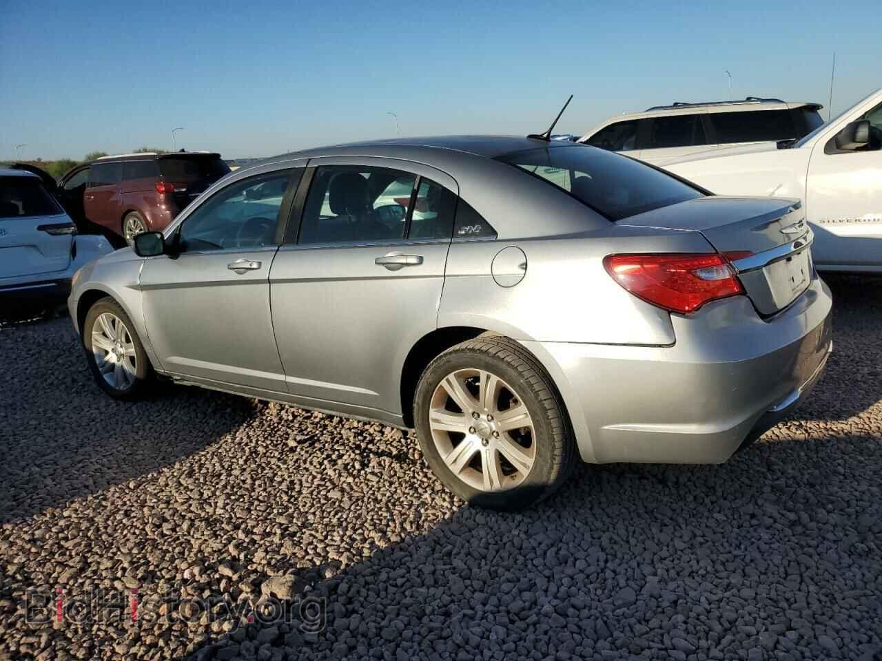 2013 CHRYSLER 200 - VIN: 1C3CCBAB3DN648011 - Фото 2