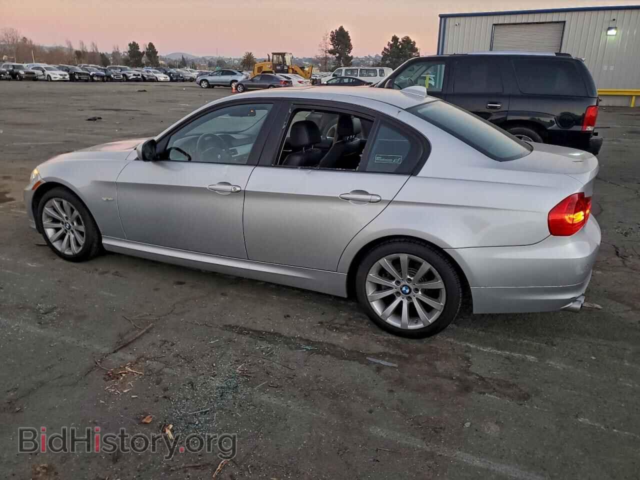 2011 BMW 3 SERIES - VIN: WBAPH5G59BNM75008 - Фото 2