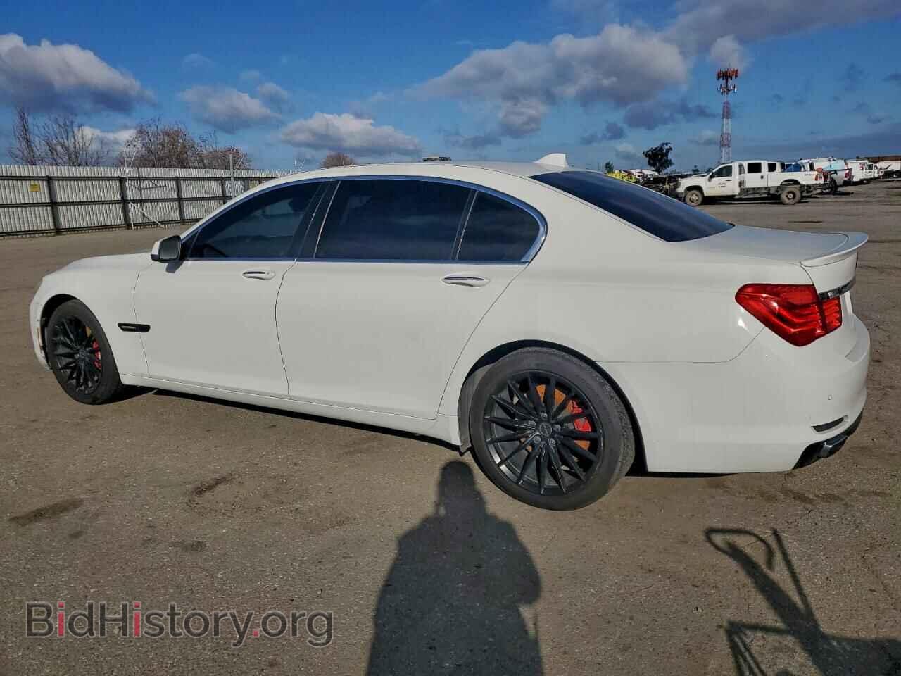 2011 BMW 7 SERIES - VIN: WBAKB4C56BC574845 - Фото 2