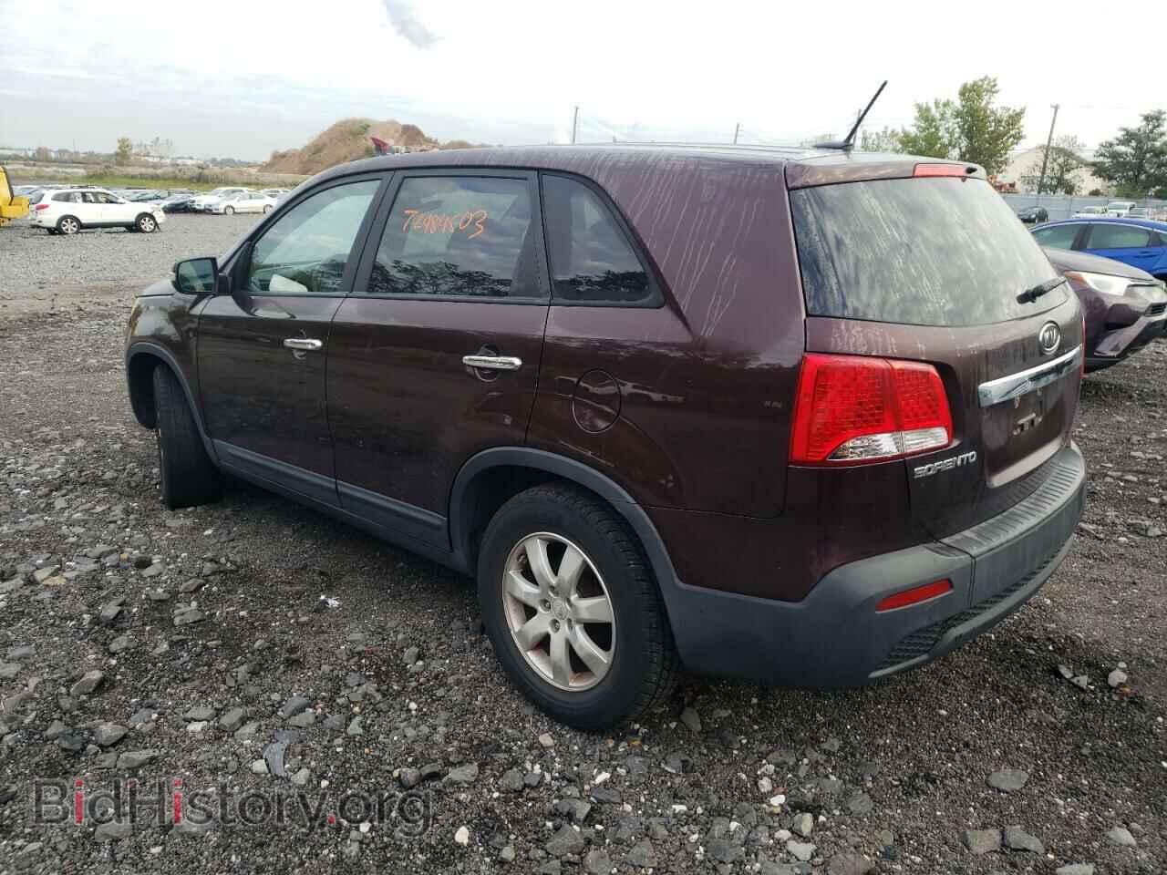 2011 KIA SORENTO - VIN: 5XYKT3A11BG158756 - Фото 2