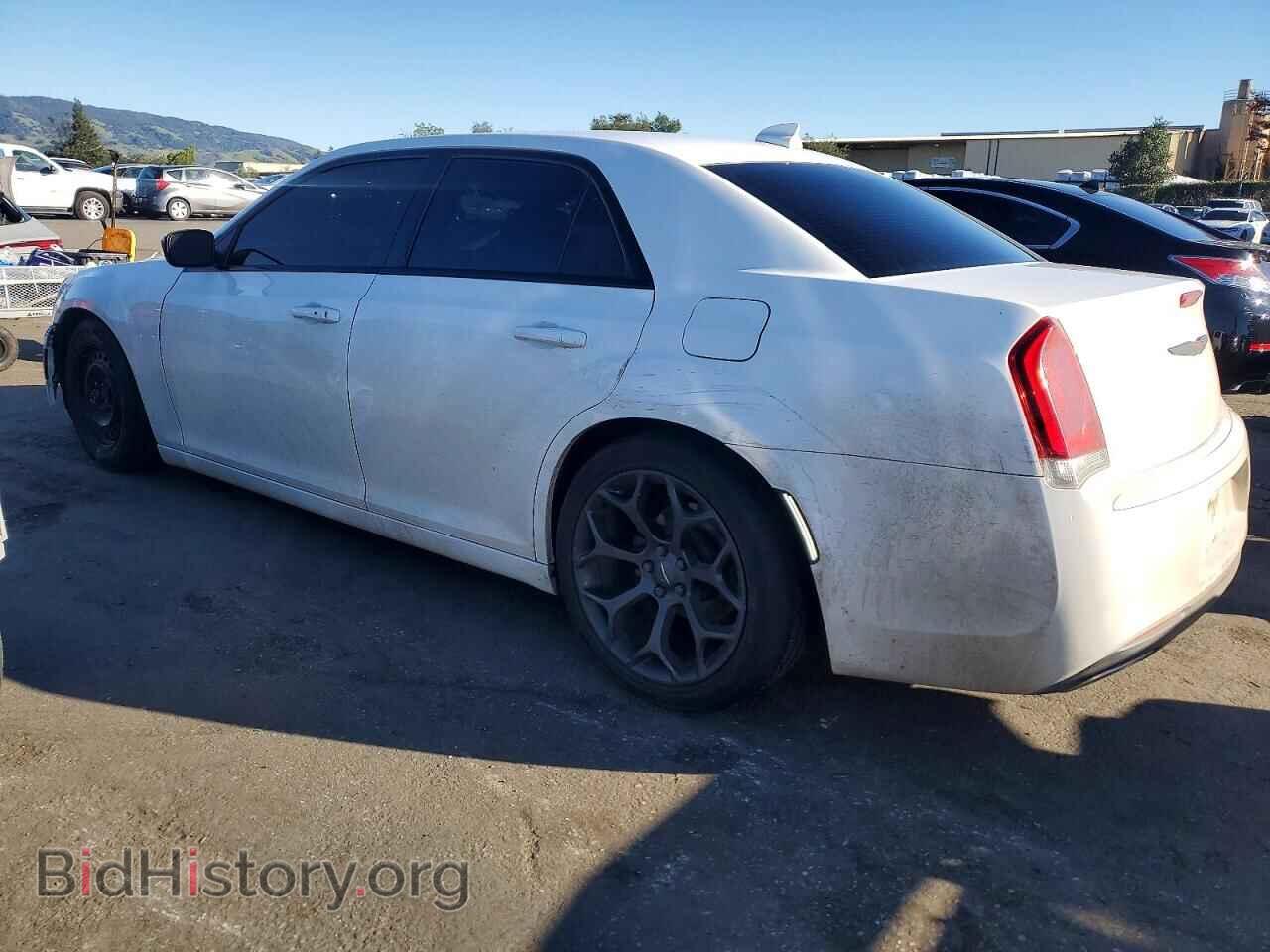 2019 CHRYSLER 300 - VIN: 2C3CCAAG3KH581020 - Фото 2