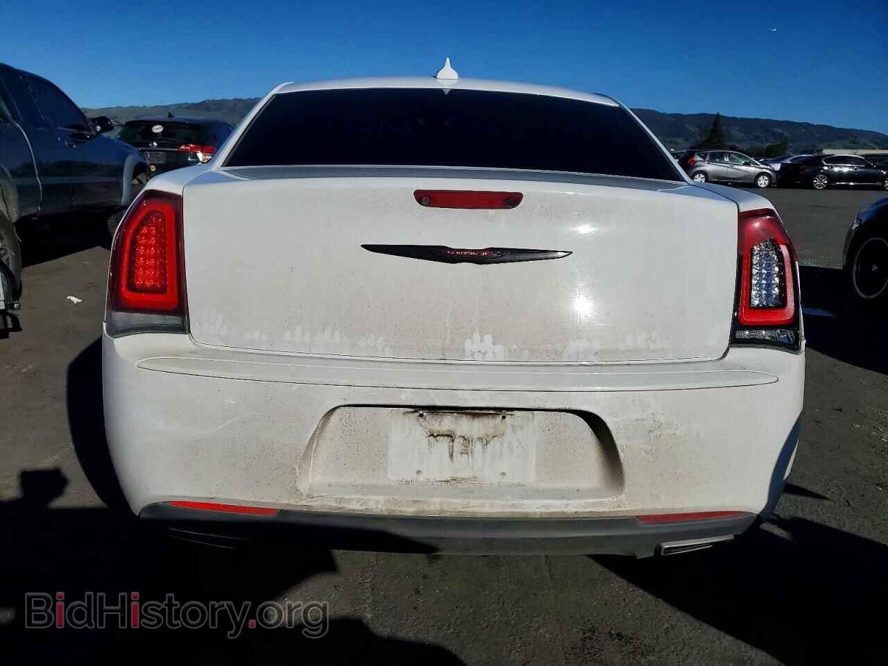 2019 CHRYSLER 300 - VIN: 2C3CCAAG3KH581020 - Фото 6