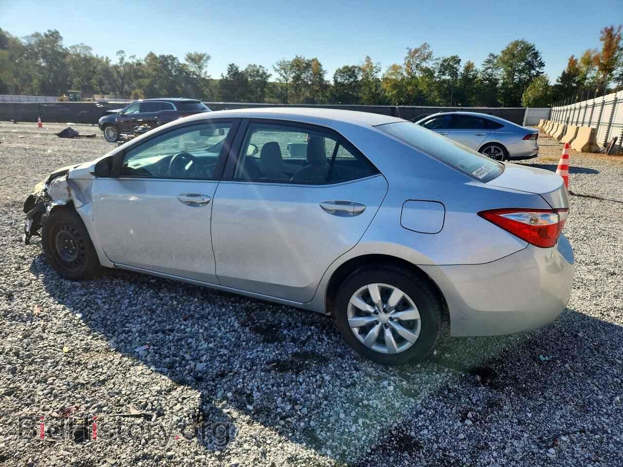 2015 TOYOTA COROLLA - VIN: 2T1BURHE4FC261924 - Фото 2