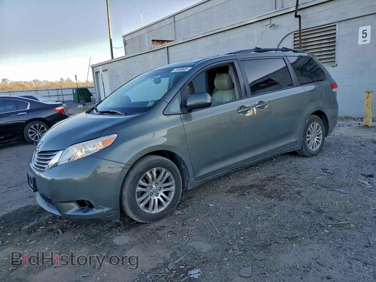 Photo 5TDYK3DC4BS102579 - TOYOTA All Models 2011