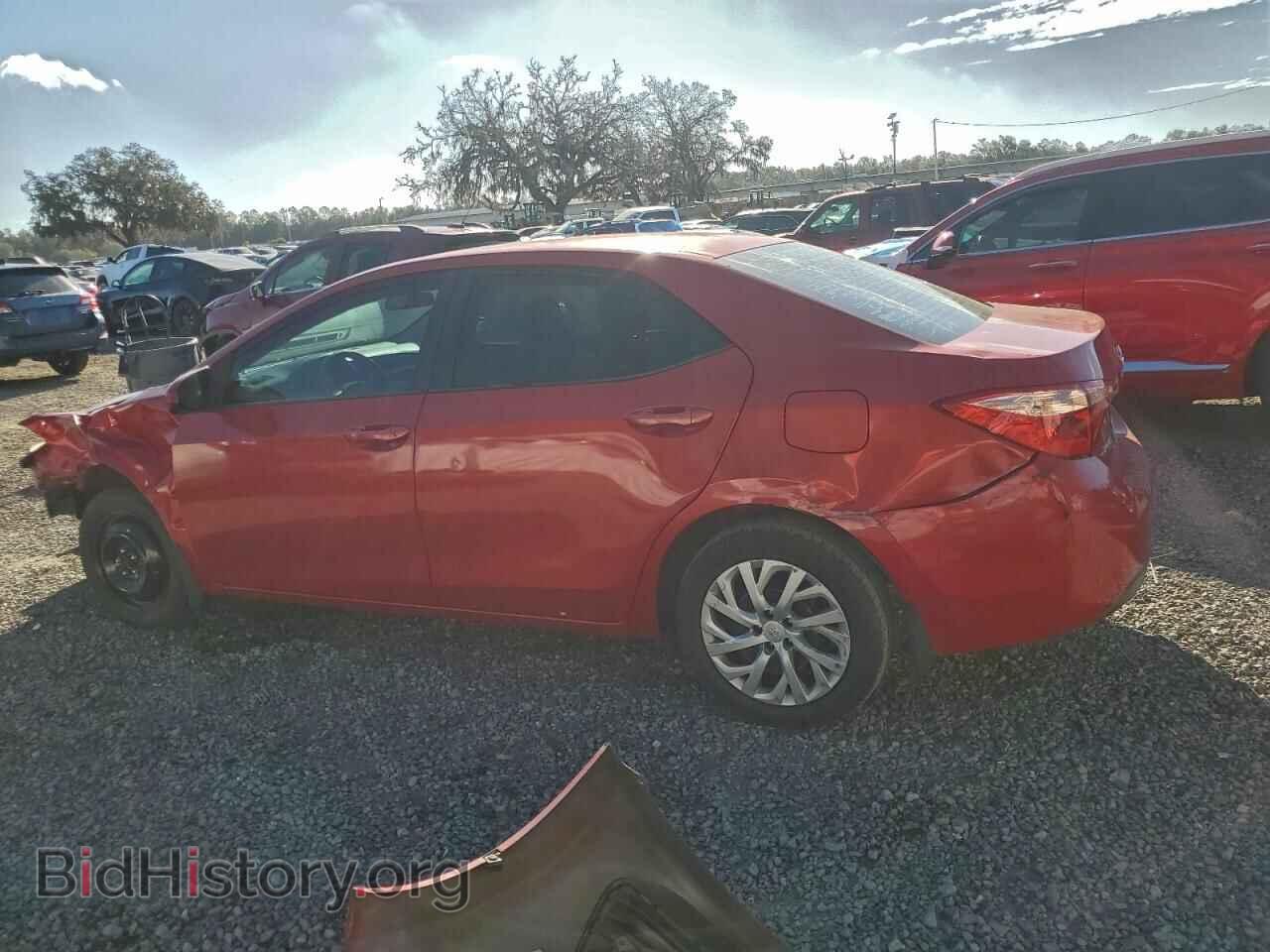 2018 TOYOTA COROLLA - VIN: 5YFBURHEXJP824404 - Фото 2