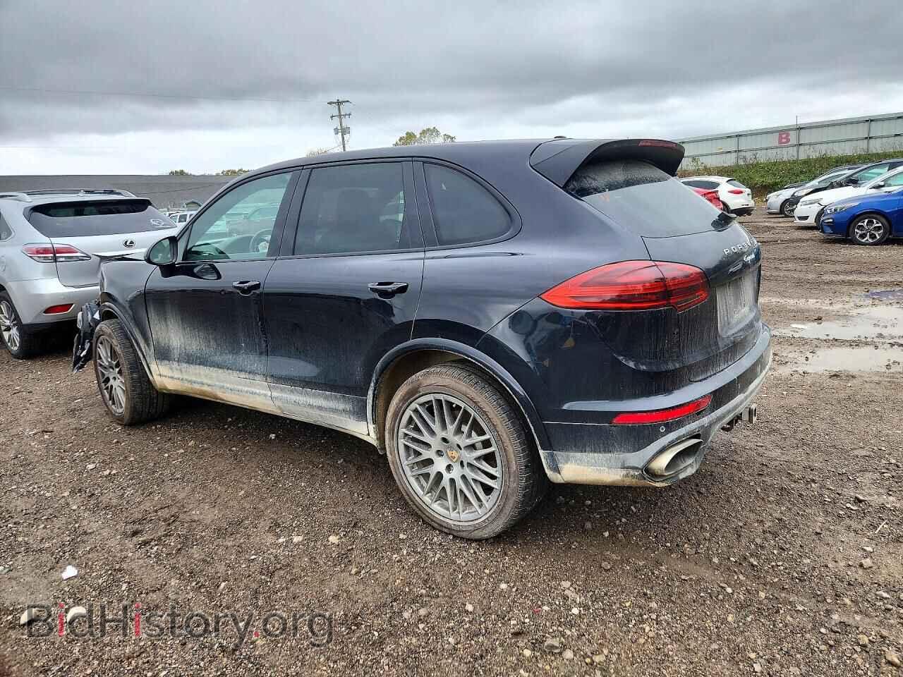 2017 Porsche CAYENNE (VIN WP1AA2A23HKA86612) — photo 2 of 13