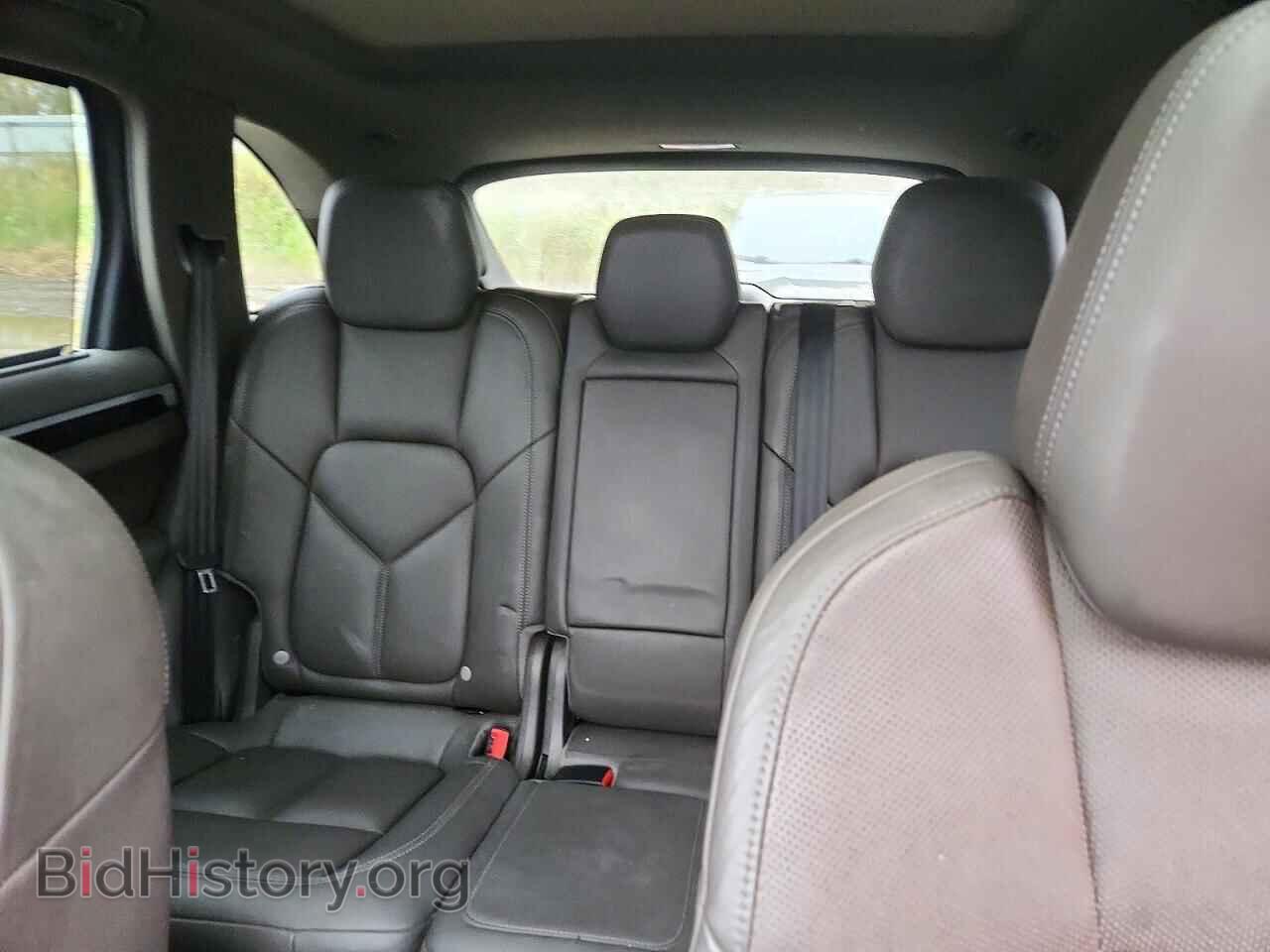 2017 Porsche CAYENNE (VIN WP1AA2A23HKA86612) — photo 10 of 13