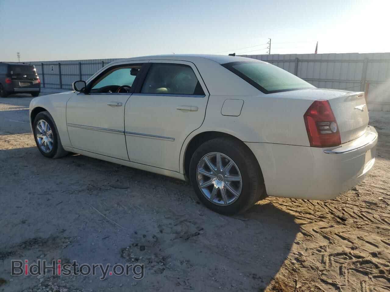 2008 CHRYSLER 300 - VIN: 2C3KA33G88H209417 - Фото 2