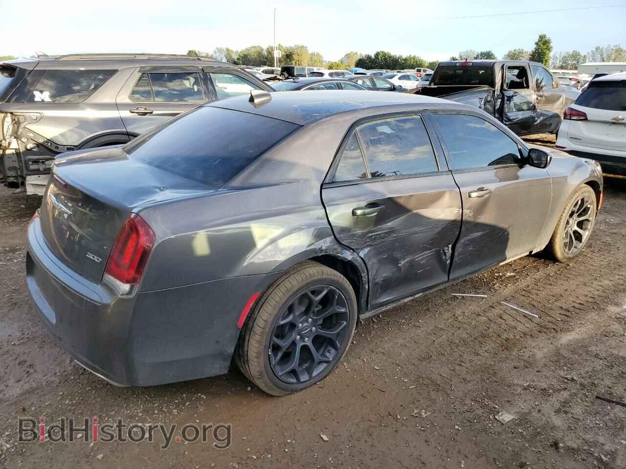 2019 CHRYSLER 300 - VIN: 2C3CCAAG0KH614345 - Фото 3