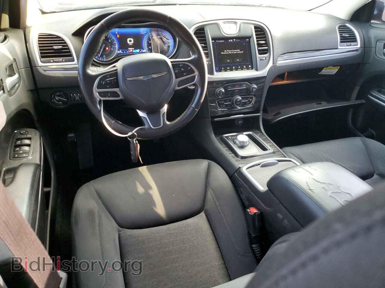 2019 CHRYSLER 300 - VIN: 2C3CCAAG0KH614345 - Фото 8