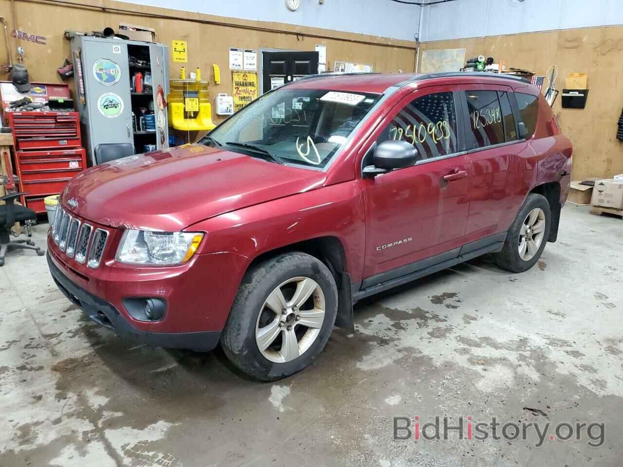 Photo 1J4NF1FB4BD154557 - JEEP COMPASS 2011