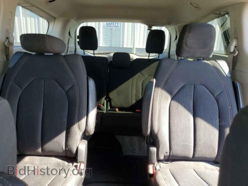 2018 Chrysler PACIFICA (VIN 2C4RC1FG2JR117109) — photo 10 of 14