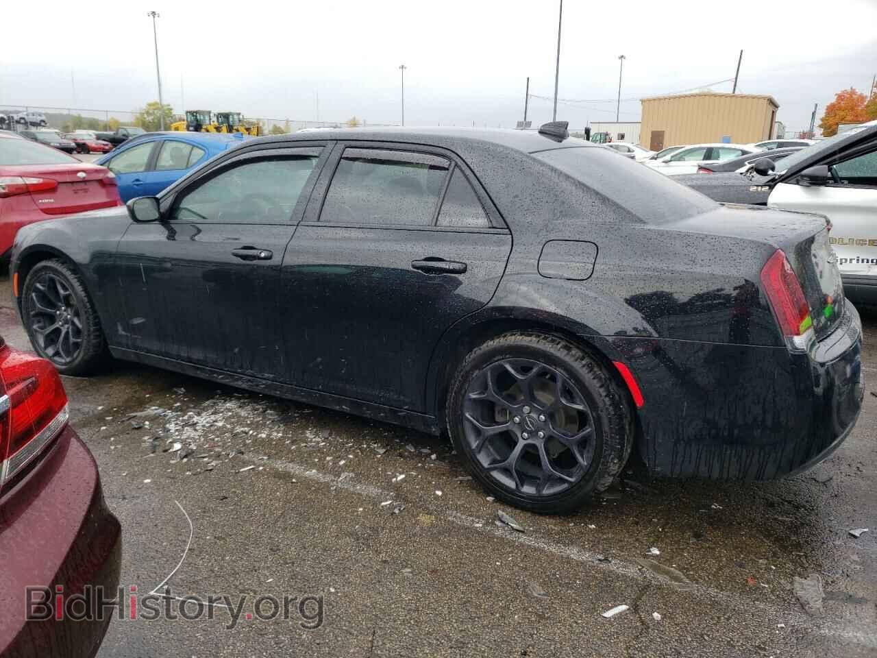 2019 CHRYSLER 300 - VIN: 2C3CCAAG8KH656035 - Фото 2