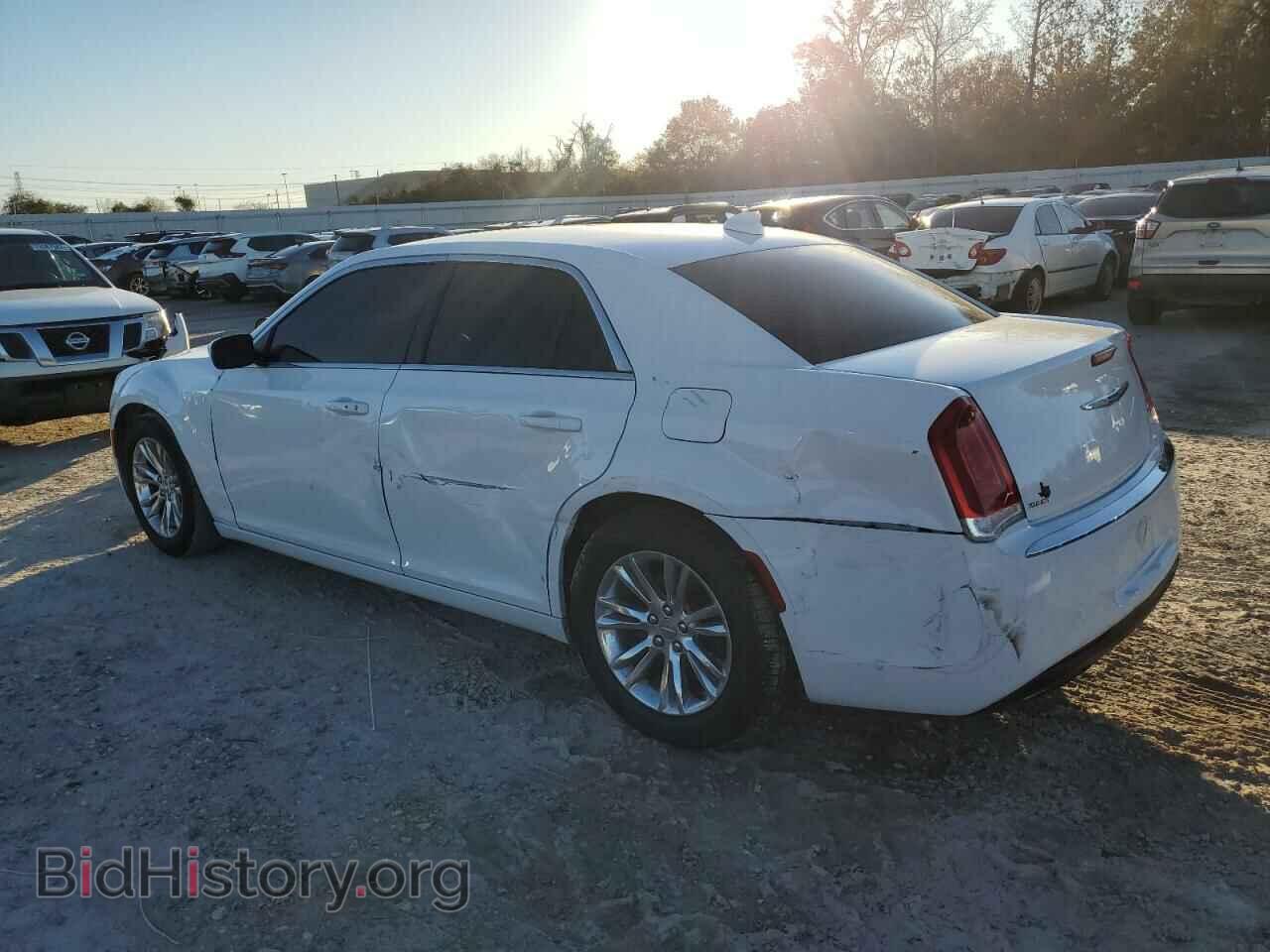 2017 CHRYSLER 300 - VIN: 2C3CCAAG1HH552382 - Фото 2