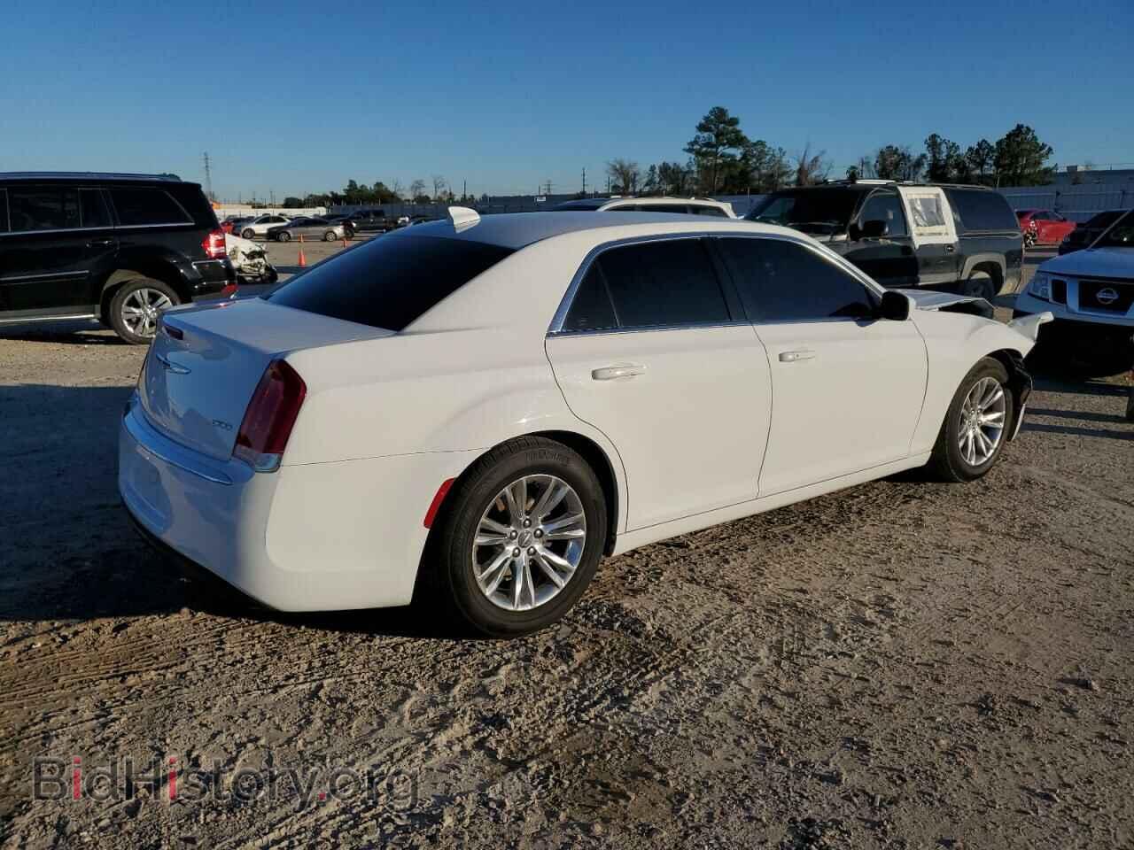 2017 CHRYSLER 300 - VIN: 2C3CCAAG1HH552382 - Фото 3
