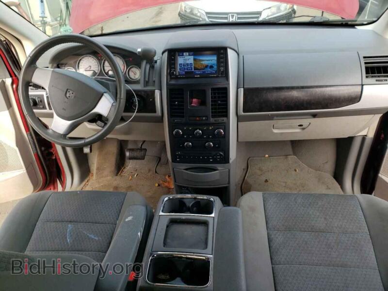 2010 Dodge CARAVAN (VIN 2D4RN6DX0AR425666) — фото 8 из 13