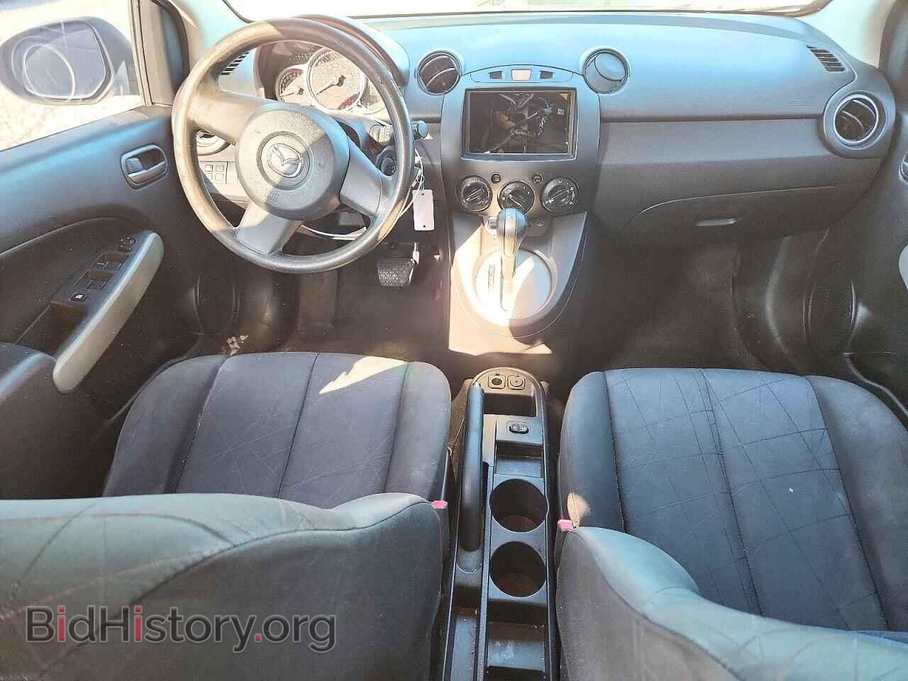 2012 Mazda 2 (VIN JM1DE1KZ9C0143215) — фото 8 из 12