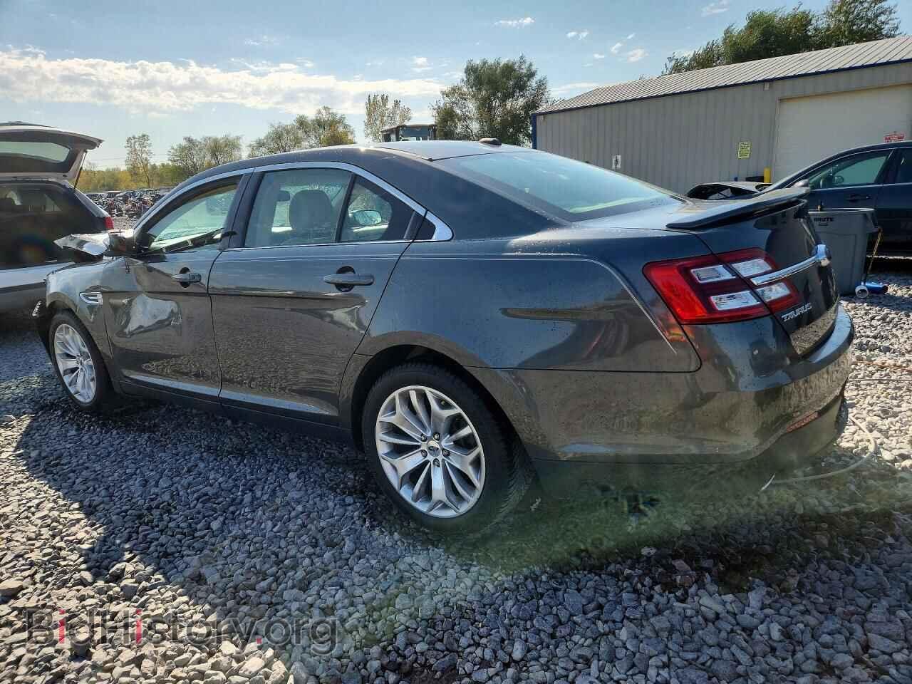 2018 FORD TAURUS - VIN: 1FAHP2F86JG126143 - Photo 2