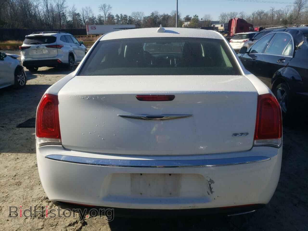 2017 CHRYSLER 300 - VIN: 2C3CCAAG1HH577363 - Фото 6