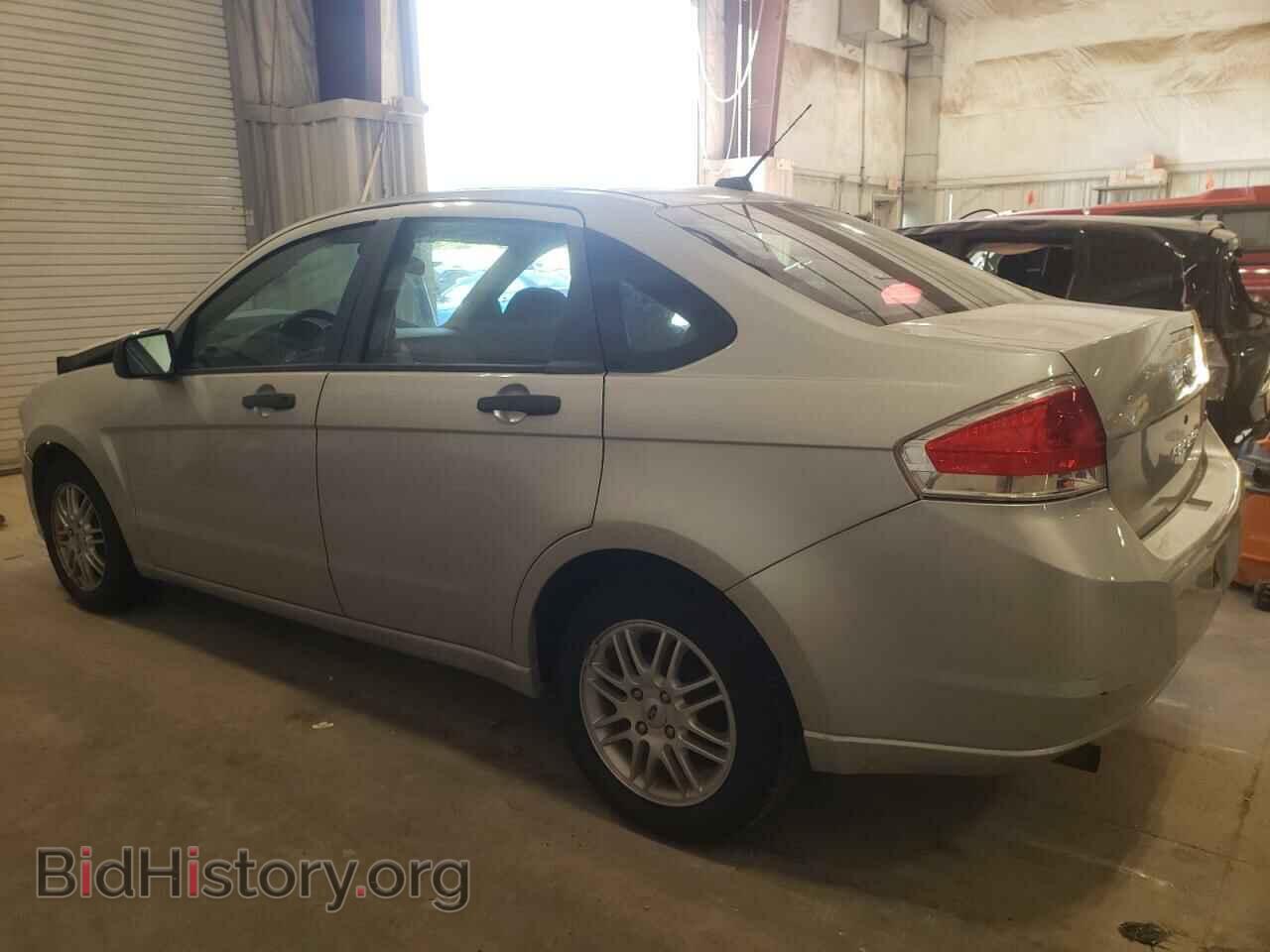 2009 FORD FOCUS - VIN: 1FAHP35N99W161810 - Фото 2