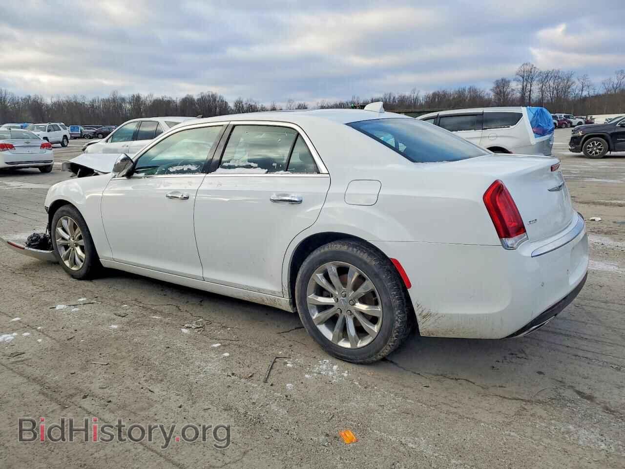 2019 CHRYSLER 300 - VIN: 2C3CCAKG4KH722711 - Фото 2