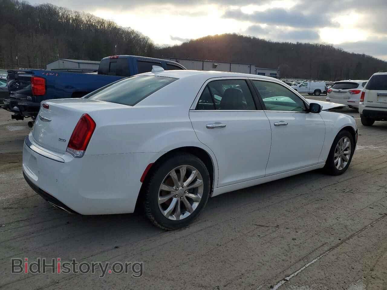 2019 CHRYSLER 300 - VIN: 2C3CCAKG4KH722711 - Фото 3