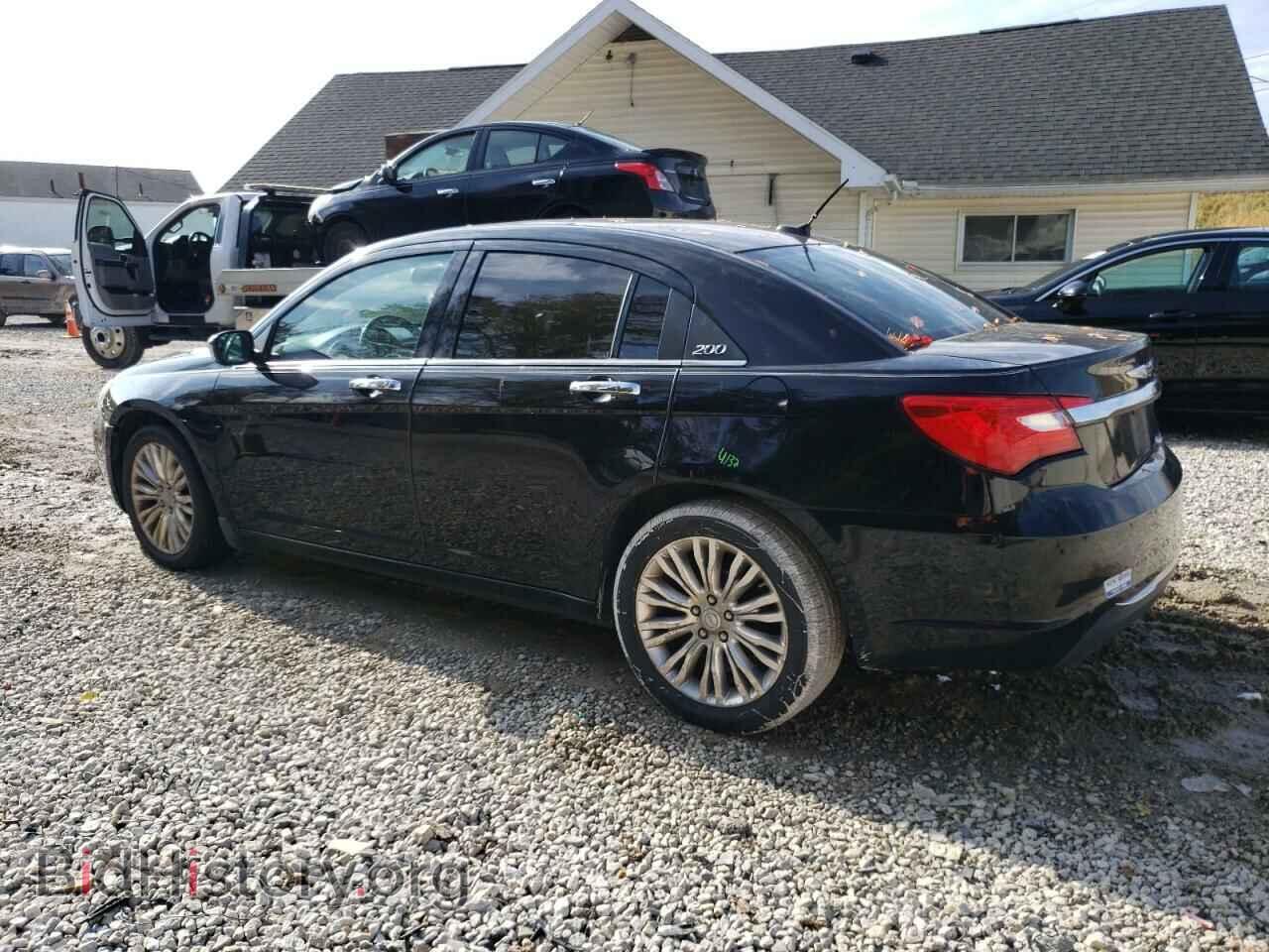 2011 CHRYSLER 200 - VIN: 1C3BC2FG3BN551226 - Фото 2