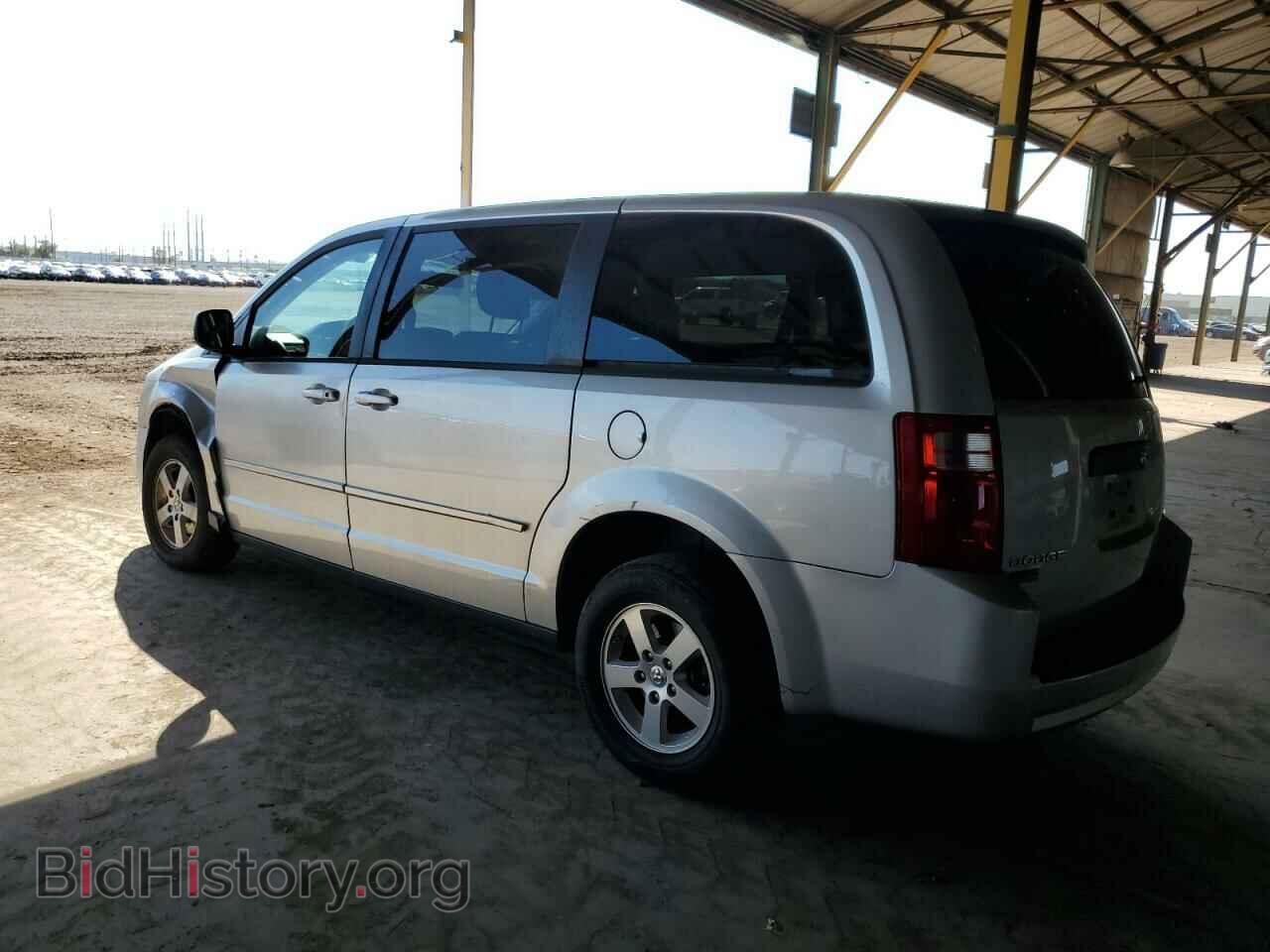2010 DODGE CARAVAN - VIN: 2D4RN4DE8AR203475 - Photo 2
