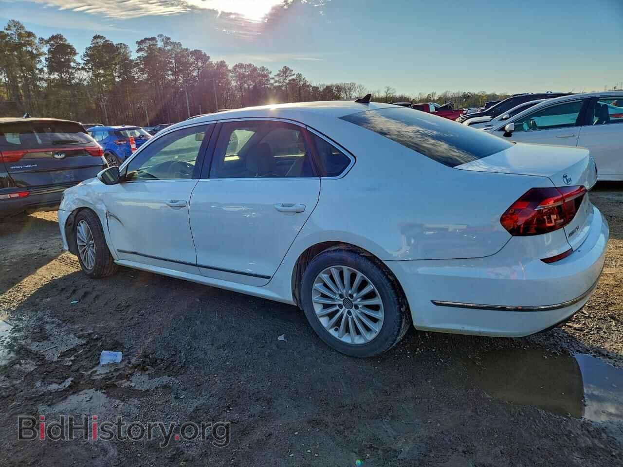 2017 VOLKSWAGEN PASSAT - VIN: 1VWBT7A31HC076447 - Фото 2
