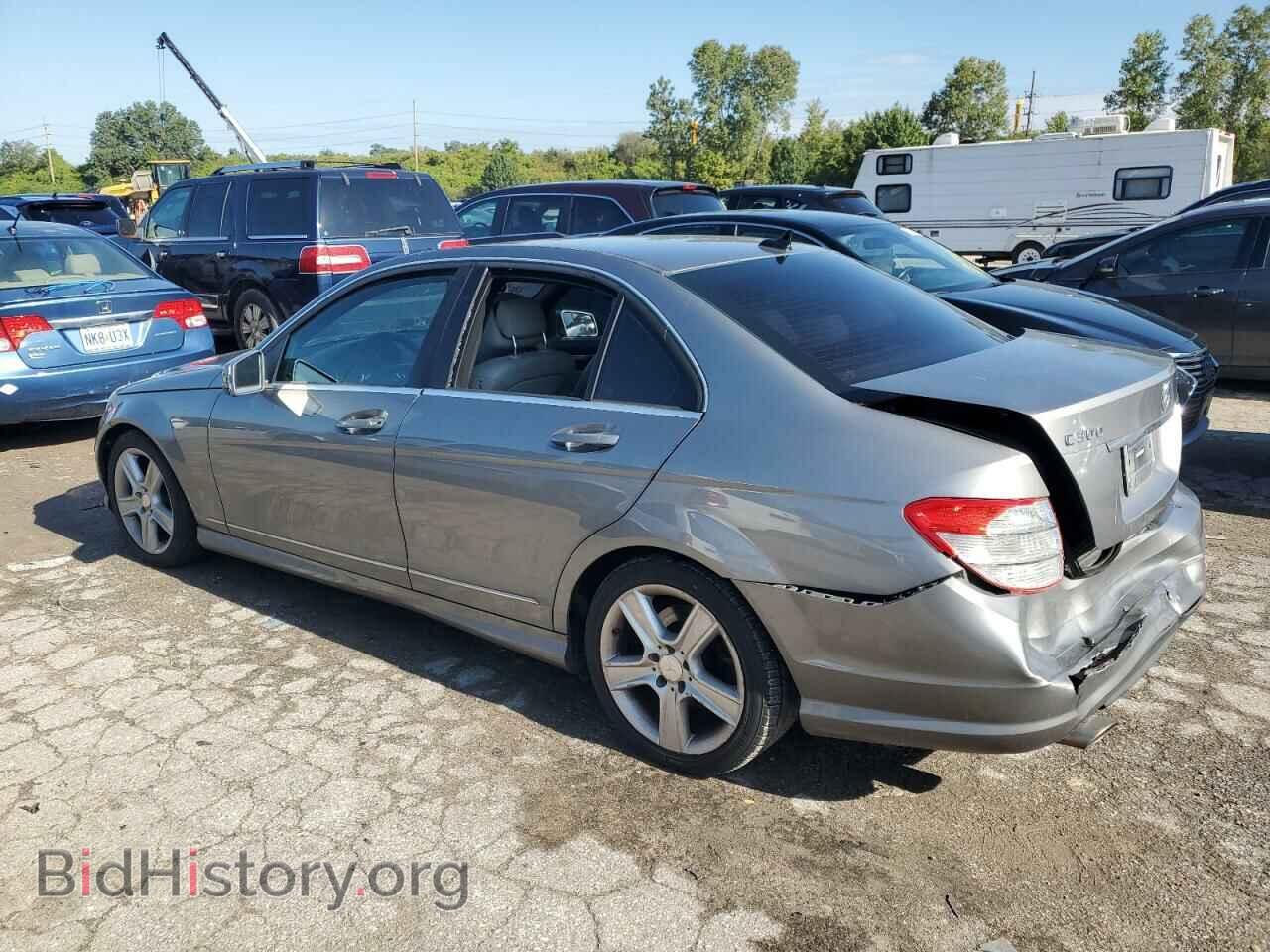2011 MERCEDES-BENZ C-CLASS - VIN: WDDGF5EB6BR138652 - Фото 2
