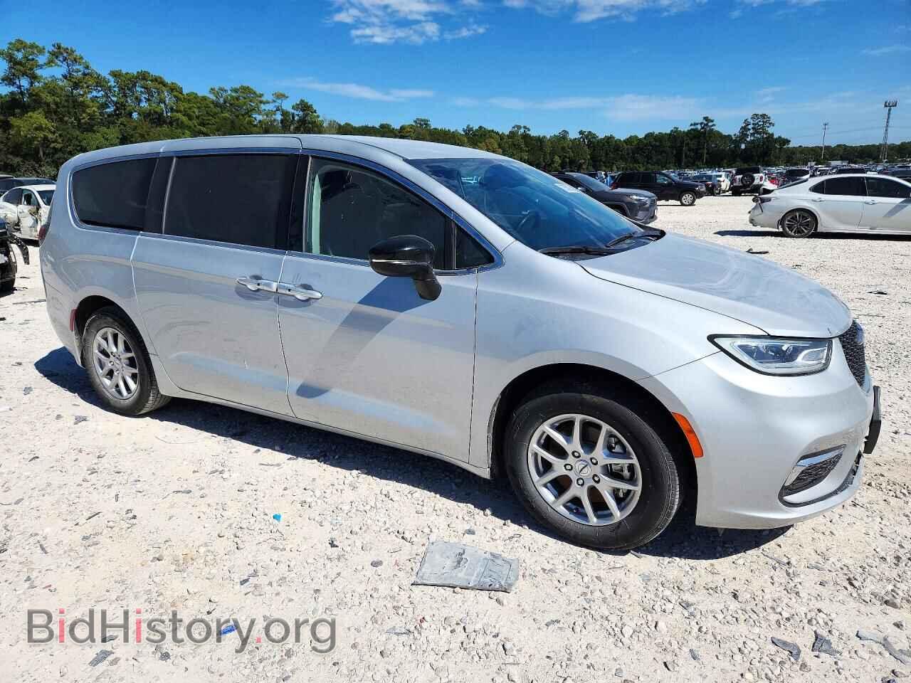 2024 Chrysler PACIFICA (VIN 2C4RC1BG8RR154893) — photo 4 of 15