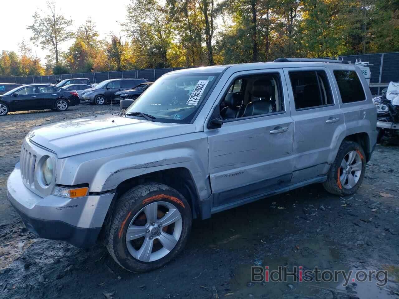 Photo 1J4NF4GB0BD240531 - JEEP PATRIOT 2011