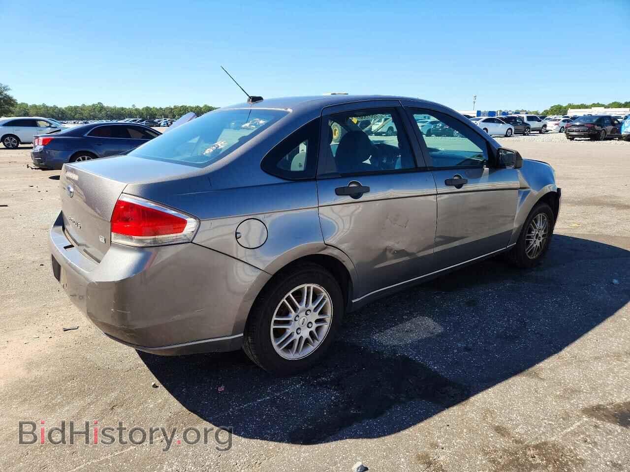 2010 Ford FOCUS (VIN 1FAHP3FN0AW201517) — photo 3 of 12