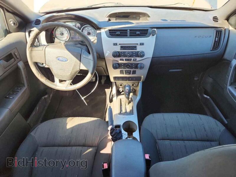 2010 Ford FOCUS (VIN 1FAHP3FN0AW201517) — photo 8 of 12