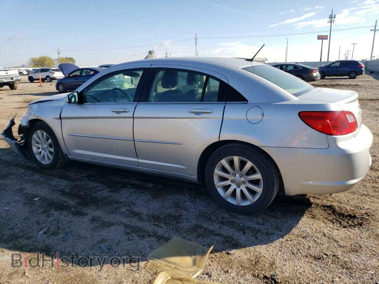 2010 CHRYSLER SEBRING - VIN: 1C3CC5FB1AN147334 - Фото 2