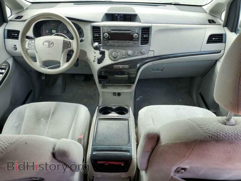 2012 Toyota SIENNA (VIN 5TDKA3DC2CS012941) — photo 8 of 13