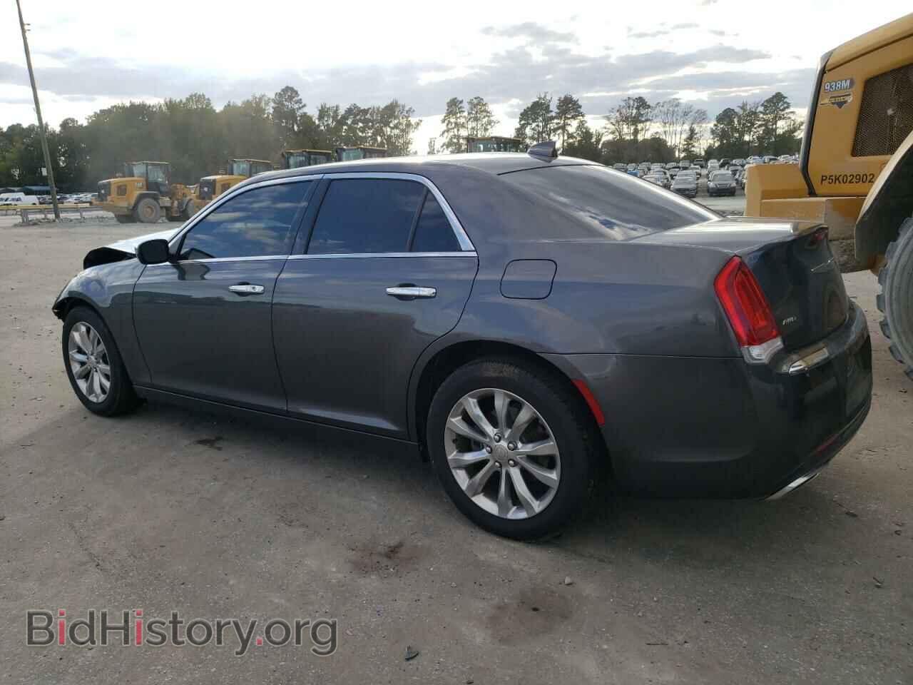 2019 CHRYSLER 300 - VIN: 2C3CCAKG2KH534351 - Фото 2