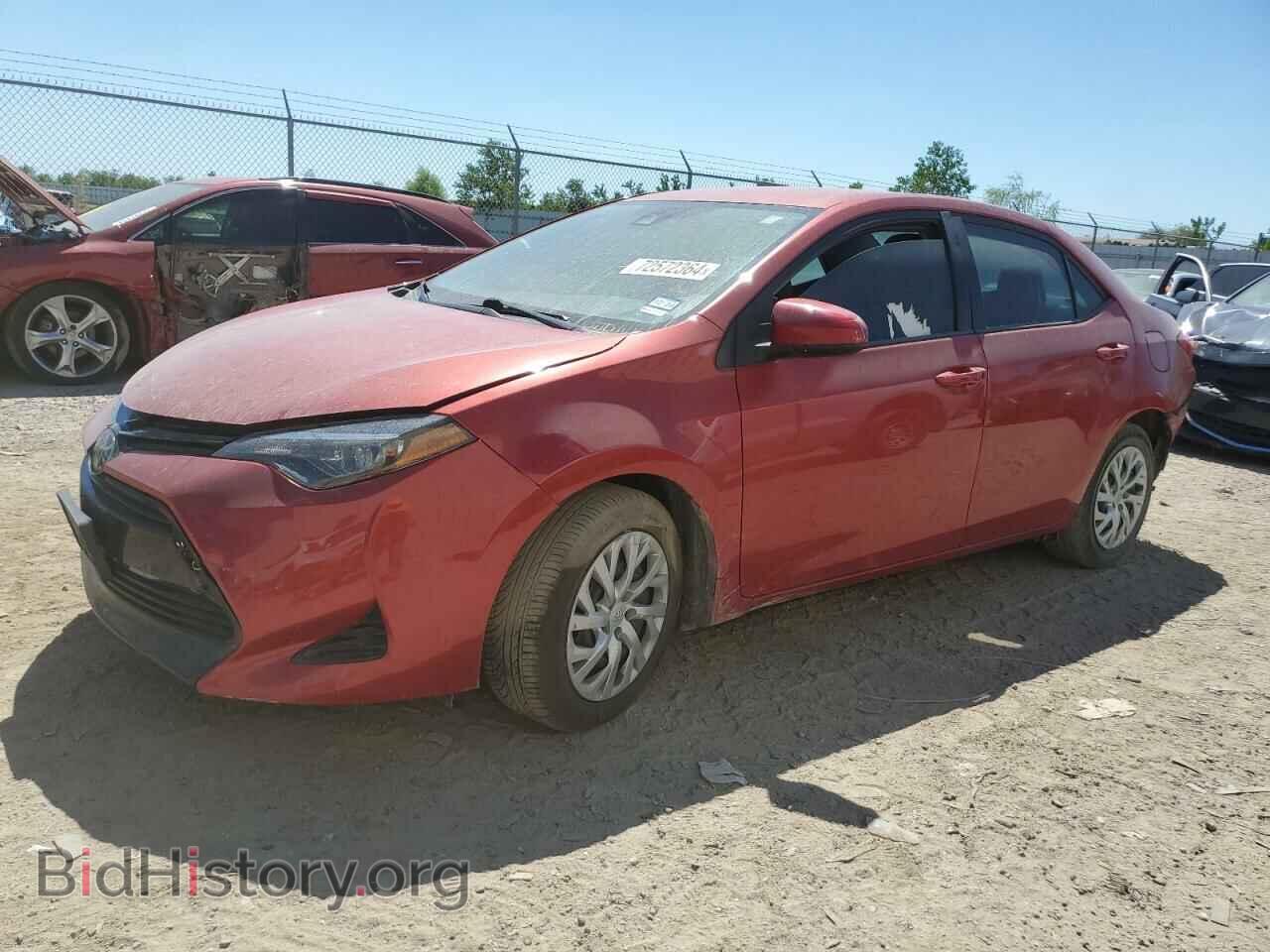 Photo 5YFBURHE0JP826677 - TOYOTA COROLLA 2018