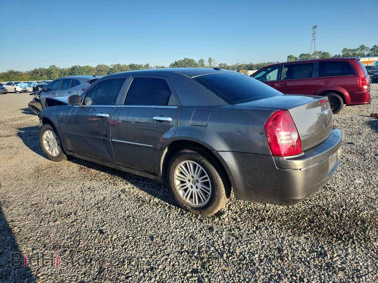 2010 CHRYSLER 300 - VIN: 2C3CA5CV1AH195655 - Photo 2
