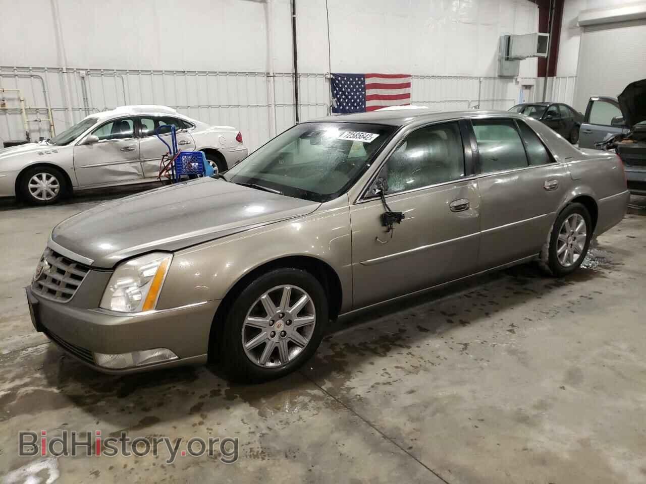Photo 1G6KH5E60BU129351 - CADILLAC DTS 2011