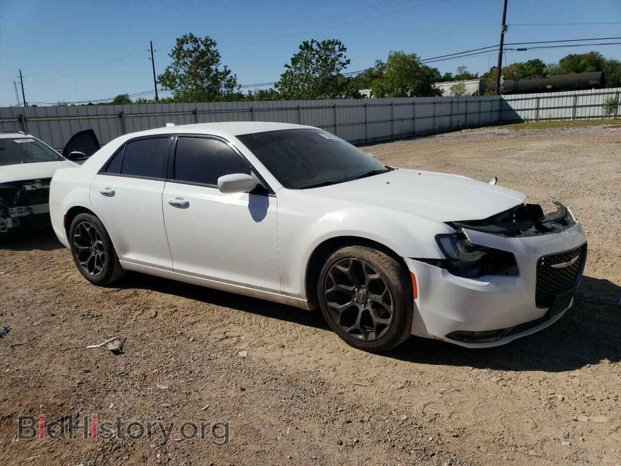 2019 CHRYSLER 300 - VIN: 2C3CCABG0KH686516 - Фото 4