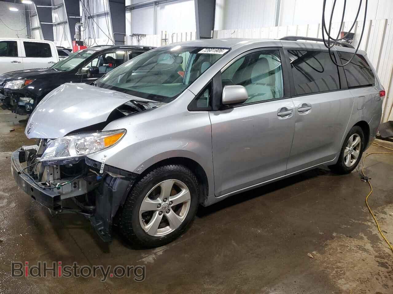 Photo 5TDKK3DC8DS327855 - TOYOTA SIENNA 2013
