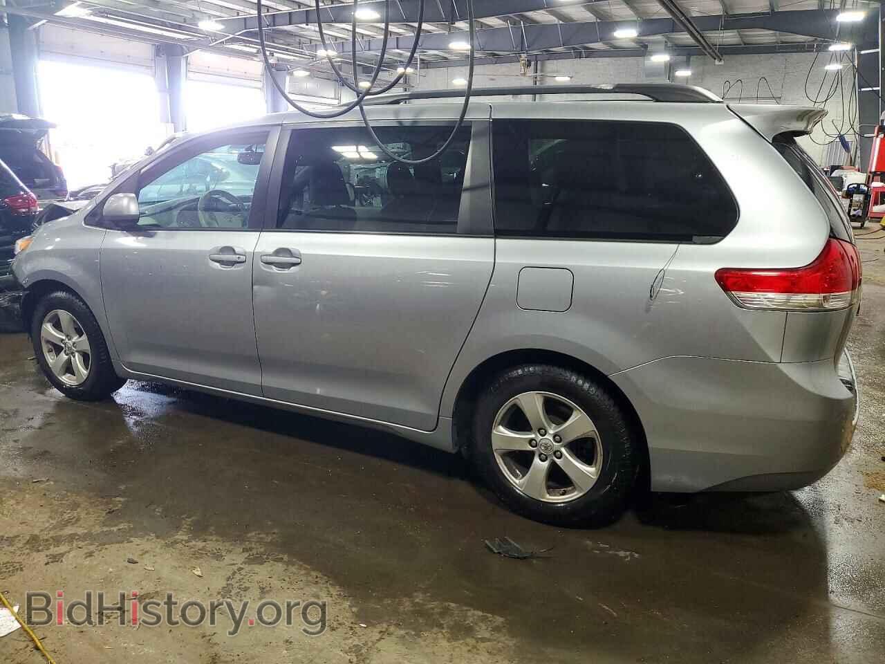 2013 TOYOTA SIENNA - VIN: 5TDKK3DC8DS327855 - Photo 2