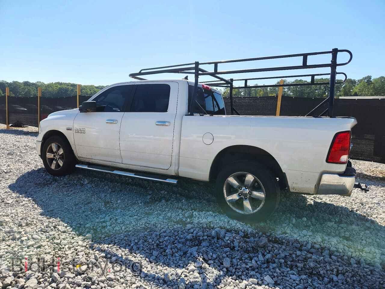 2017 RAM 1500 - VIN: 1C6RR7TTXHS822517 - Photo 2