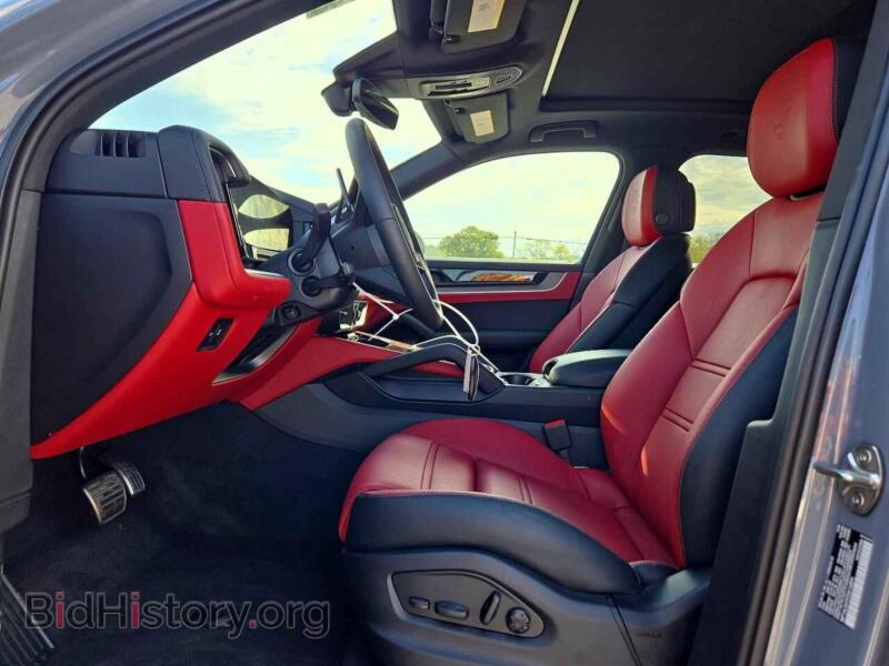 2026 Porsche CAYENNE (VIN WP1AL2AY3TDA16894) — фото 7 из 13