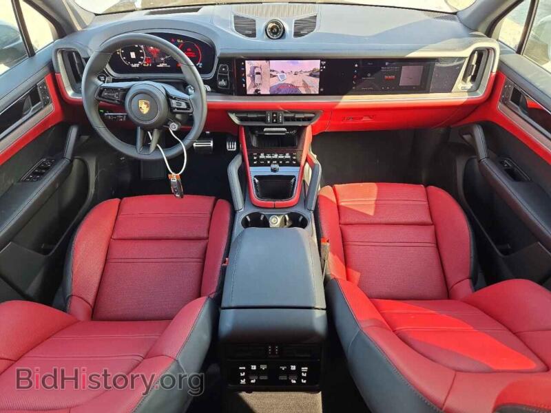 2026 Porsche CAYENNE (VIN WP1AL2AY3TDA16894) — фото 8 из 13